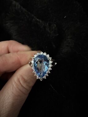 Fashion Jewelry Pear-Shaped Blue Crystal Halo Ring